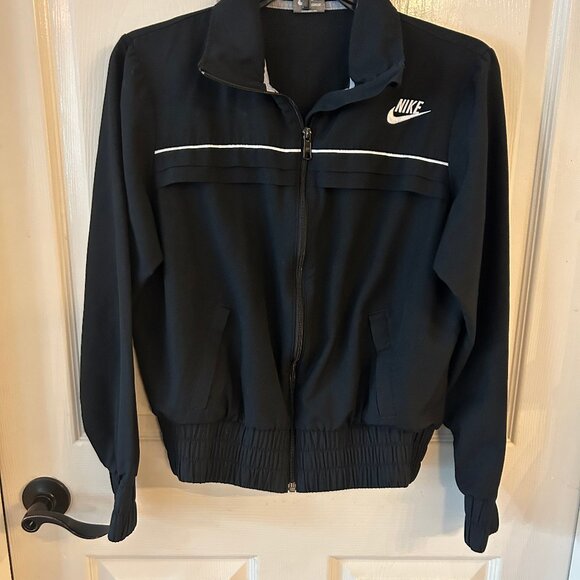 Nike Women’s Jacket Size Medium - Picture 1 of 7